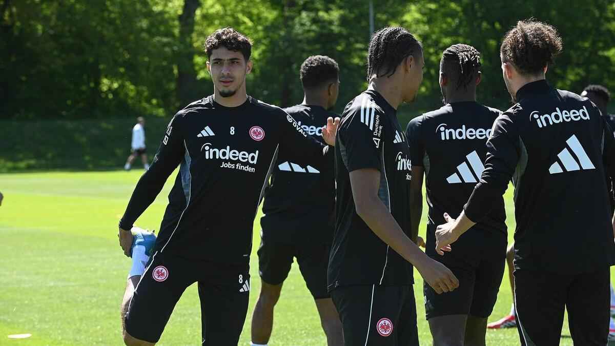 Eintracht frankfurt: trainingslager in bayern und test gegen premier-league-team!