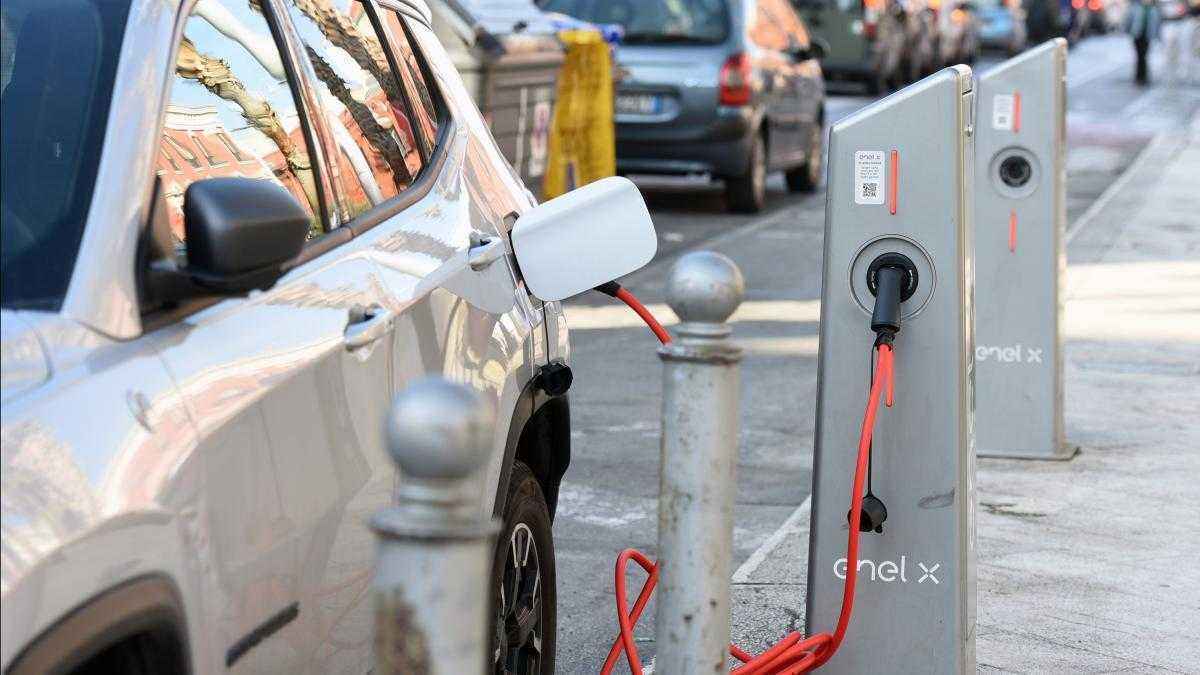 Elektromobilität europa: norden spurtet voran, süden hinkt hinterher!