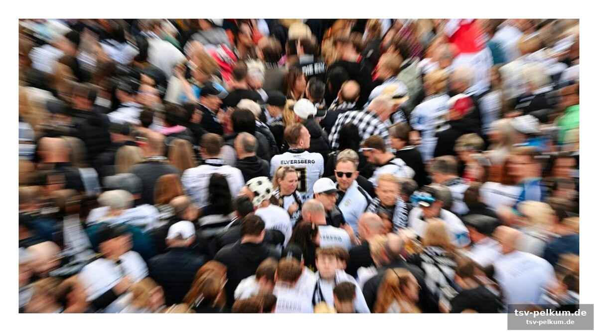 Ein rathausplatz im ausnahmezustand