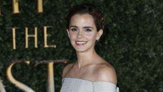 Emma watson küsst mexikos milliardär am gate – und bricht ihr schweigen