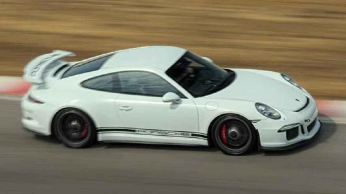 Emozione corsa: vollimmersion-erlebnis für sportwagen-enthusiasten