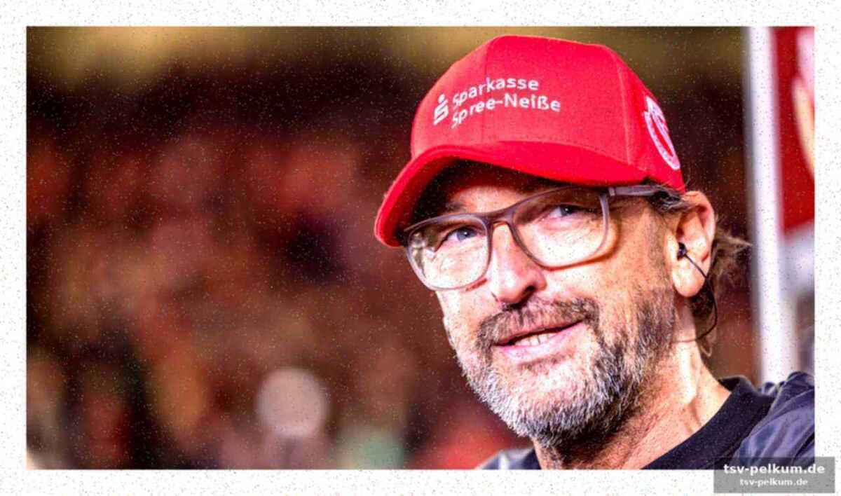 Der stürmer, der seine mannschaft beflügelt