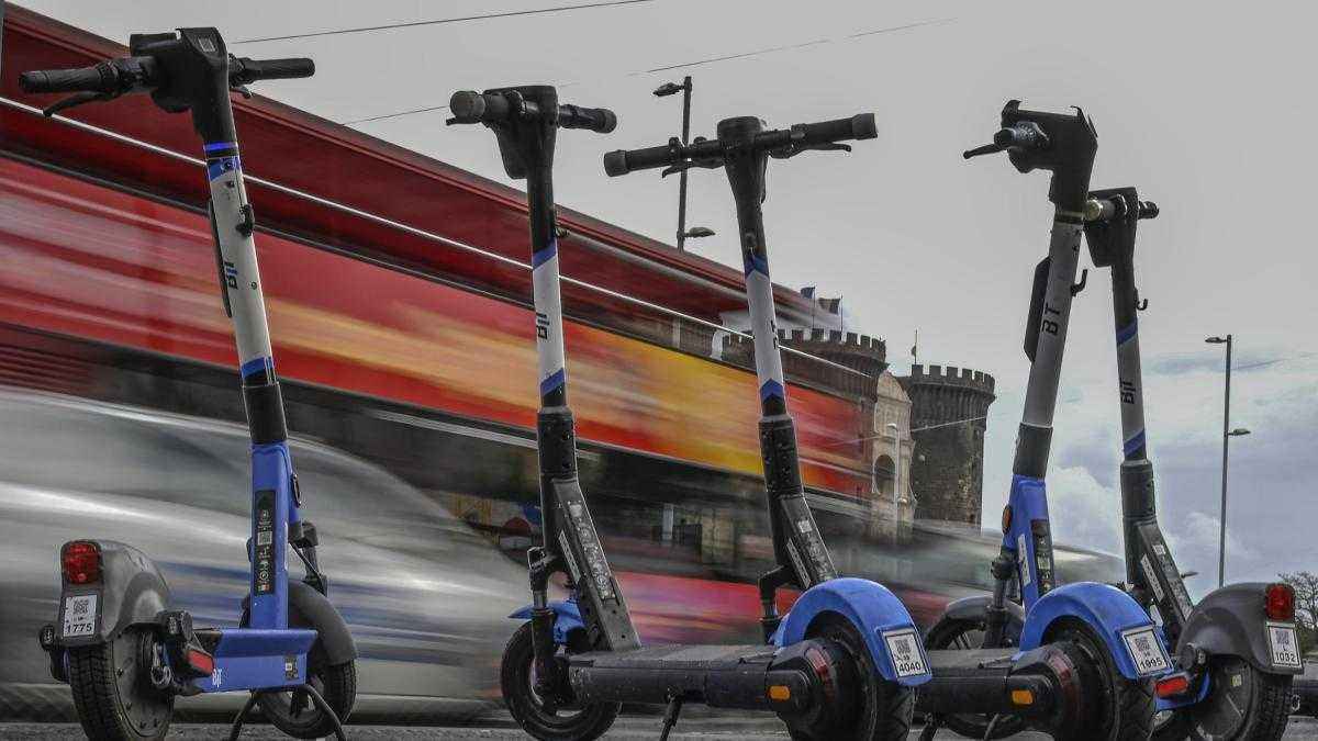 E-scooter-regeln: versicherung verschoben – wann kommt die plafette?
