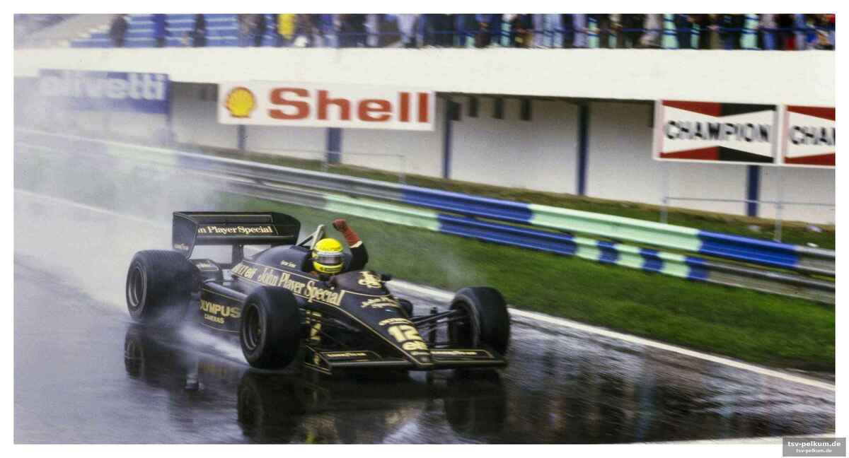 Der lotus-pilot, der das fahrerfeld deklassierte
