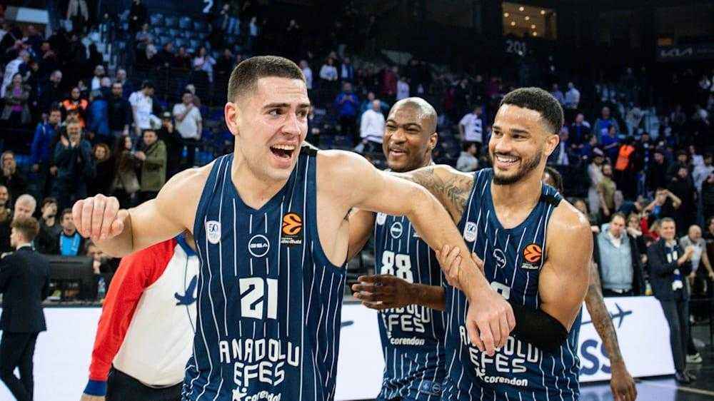 Euroleague: efes dominiert bologna, olympiakos schlägt roter stern, paris überrascht barcelona