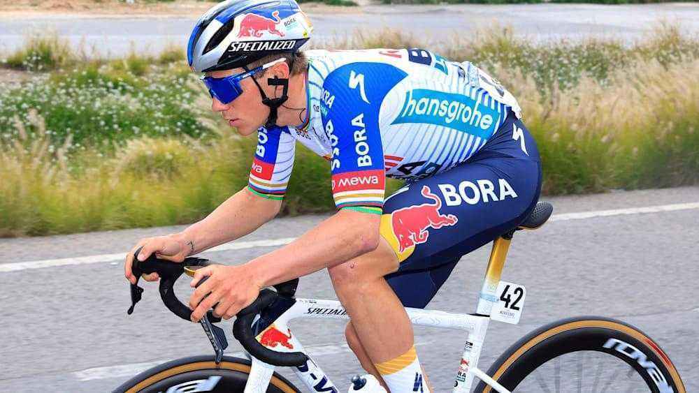 Evenepoel mit schwächen in der uae tour – tour-pläne mit lipowitz in frage gestellt?