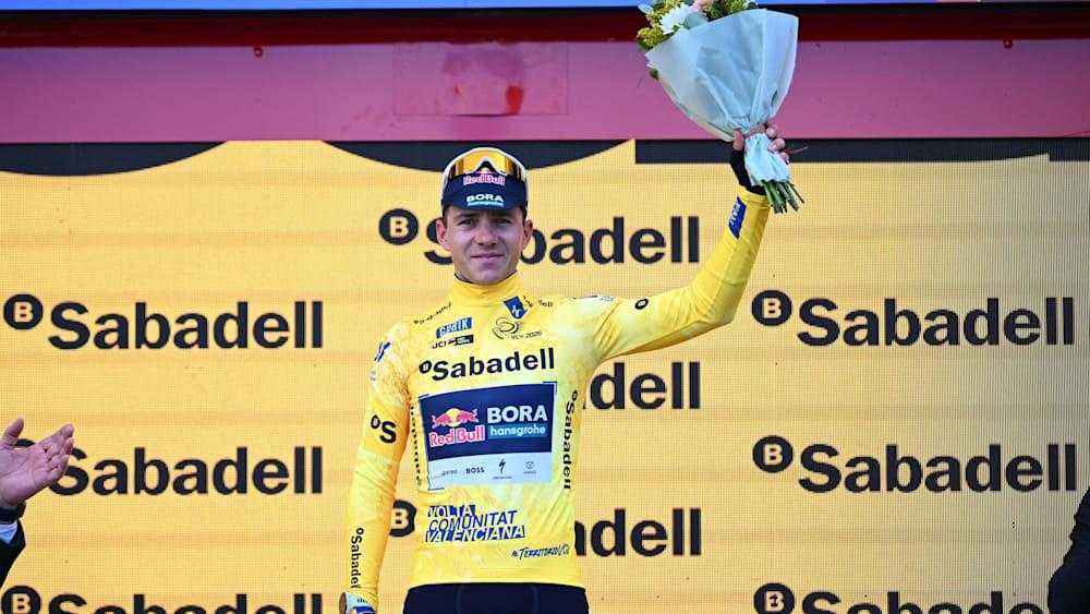 Evenepoel triumphiert in valencia: starker saisonstart für red bull-bora-hansgrohe