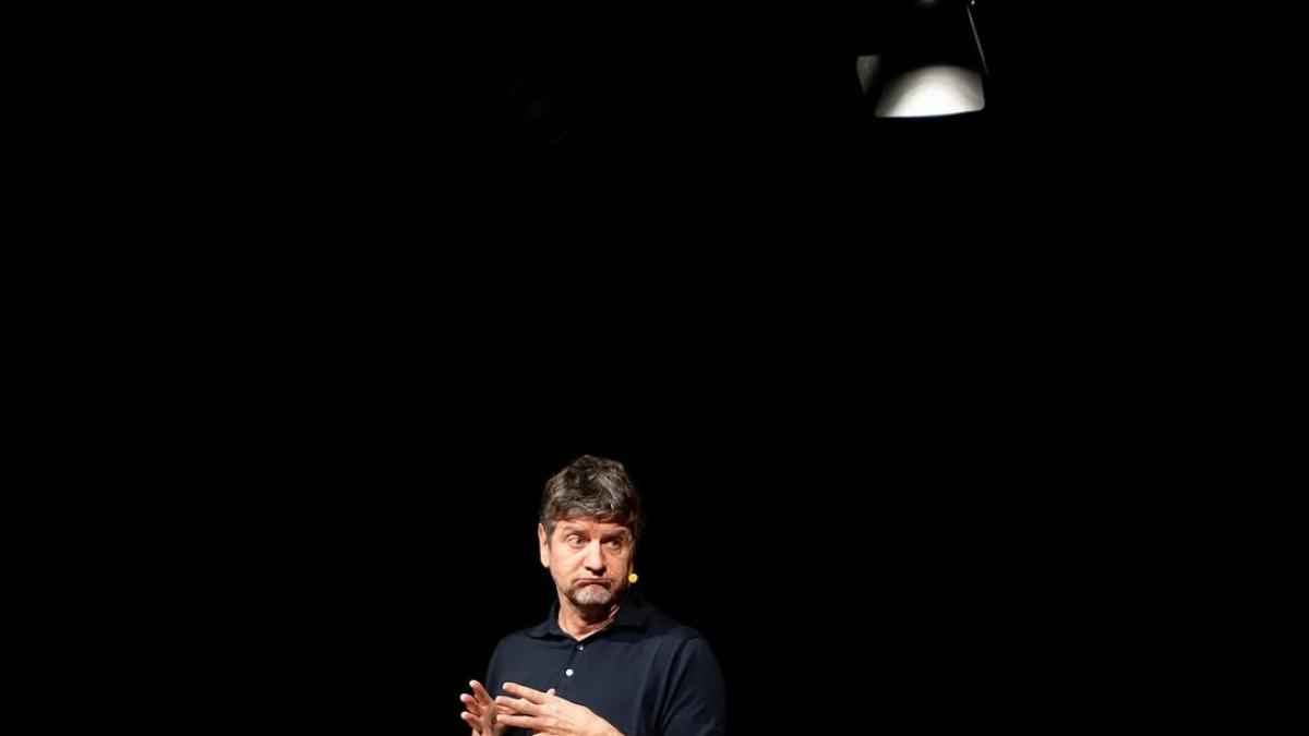 Fabio de luigi kehrt zurück: intime live-show mit poetry und improvisation