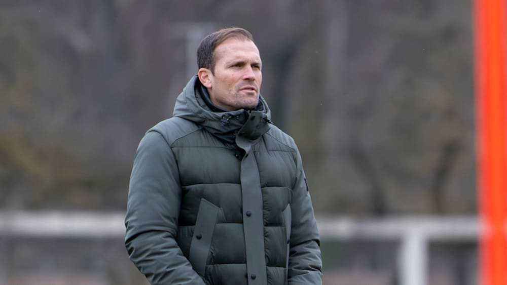 Fc basel in der krise: lichtsteiner unter druck, doch stucki hält an ihm fest