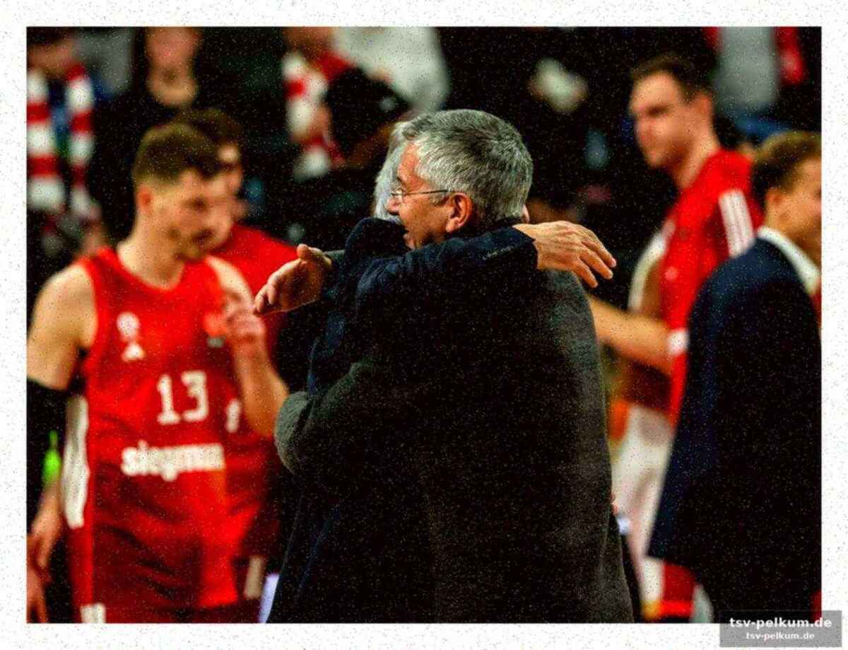 Hainer stürmt auf pesic zu
