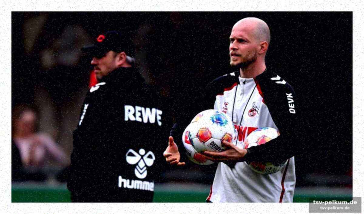 Der coach selbst wirft den ball zurück