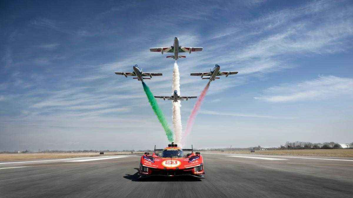 Ferrari feiert triumphe mit akrobatik-flug: piloten erleben den rausch der geschwindigkeit!