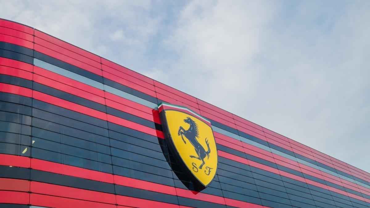 Ferrari-werker nach stalking-vorwurf entlassen – schadensersatzforderung scheitert