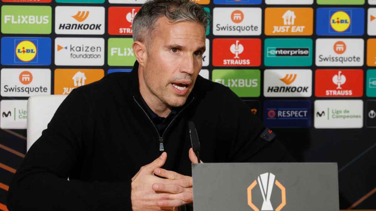 Feyenoord trennt sich von van persie: entscheidung für neuanfang!