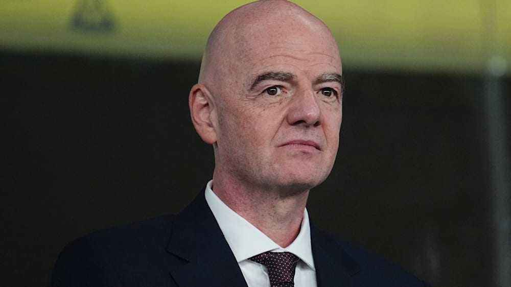 Fifa-präsident infantino plant rückkehr russischer teams – kontroverse entbrennt