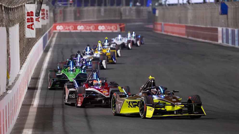 Formel e in saudi-arabien: spektakuläre nachtrennen in jeddah erwartet