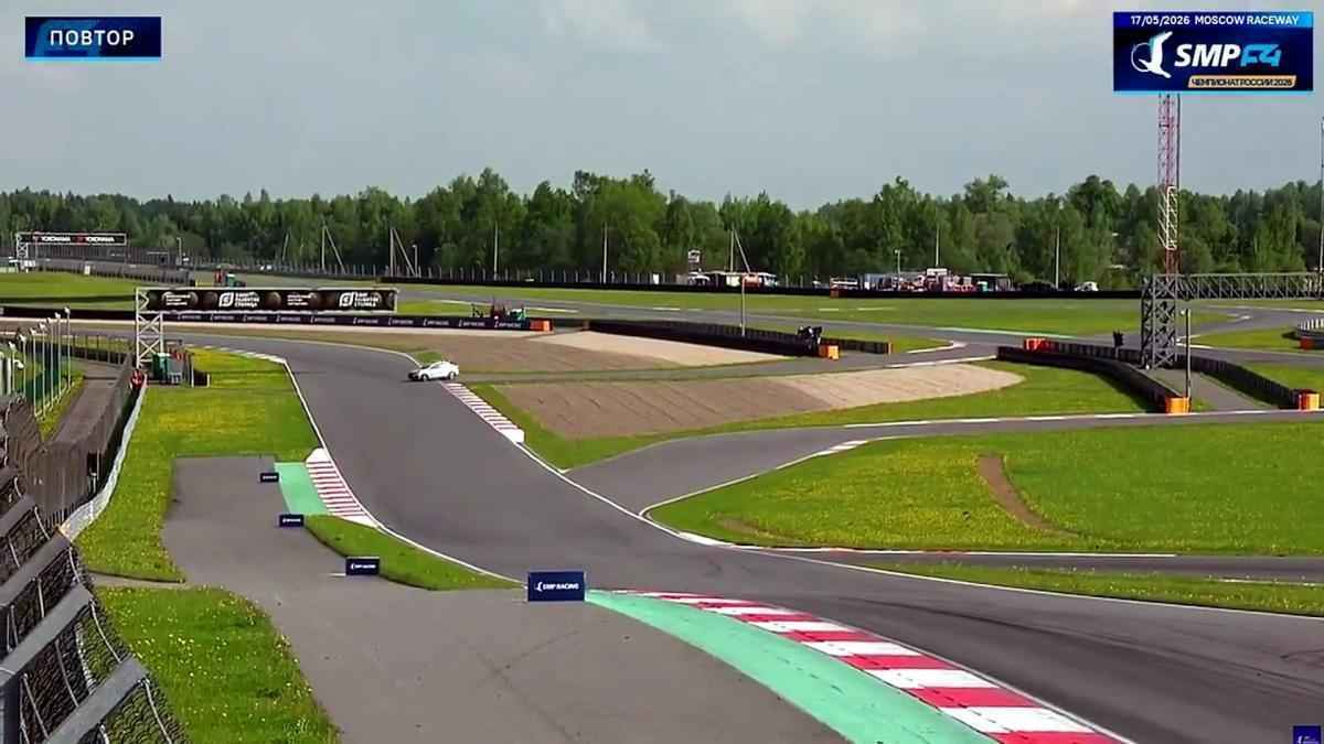 Formel-4-chaos in moskau: safety car verursacht gefährlichen vorfall!