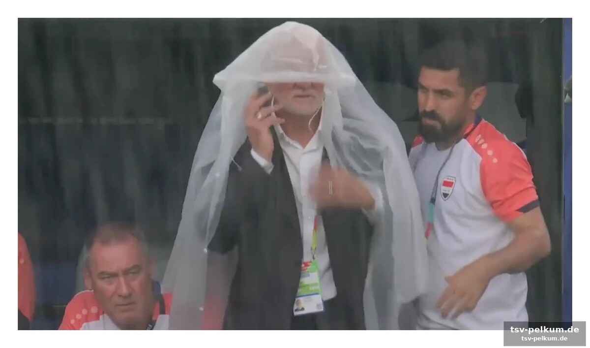 Ein monsun über dem spielfeld