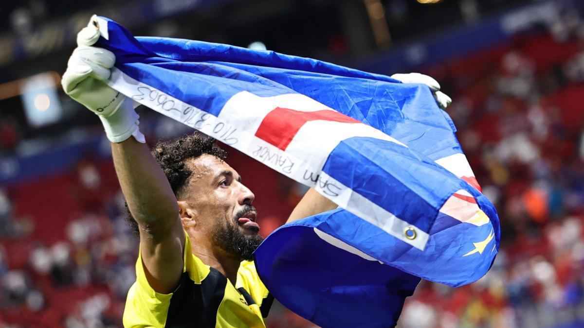 Frauenpower im atlanta-stadion: erstes all-female-offiziat bei wm-kracher