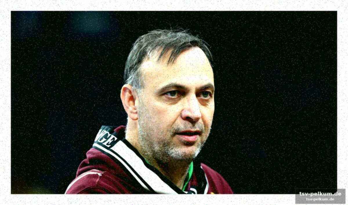 Der spieler schießt aus der drehung – und trifft seinen eigenen verein