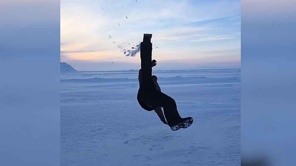 Fußball-ikone im schnee erwischt! können sie ihn identifizieren?