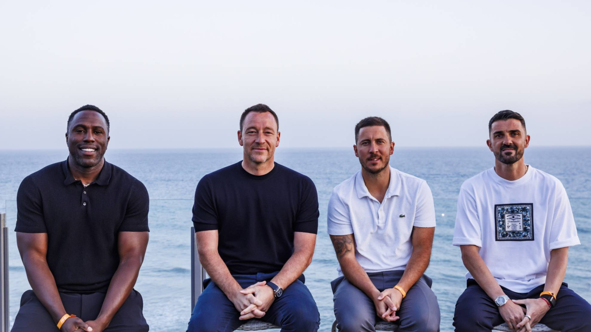Fußballlegenden tauschen rasen gegen grün: einzigartiges docu-show-format auf dazn