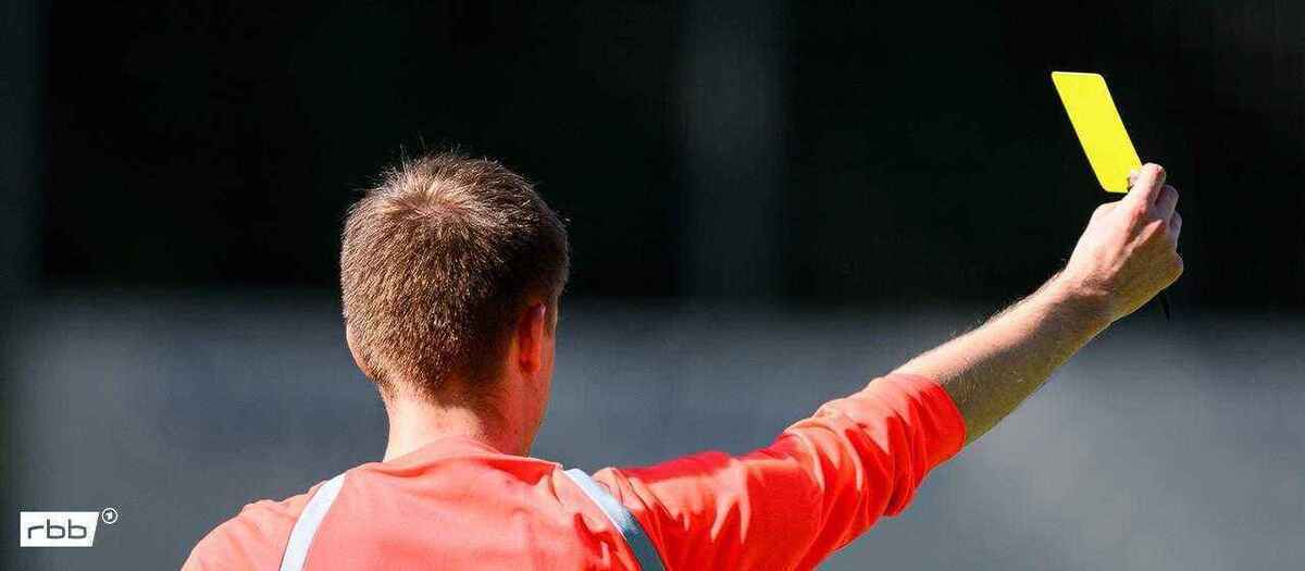 Gelbe karten chaos: der amateurfußball berlins am abgrund!