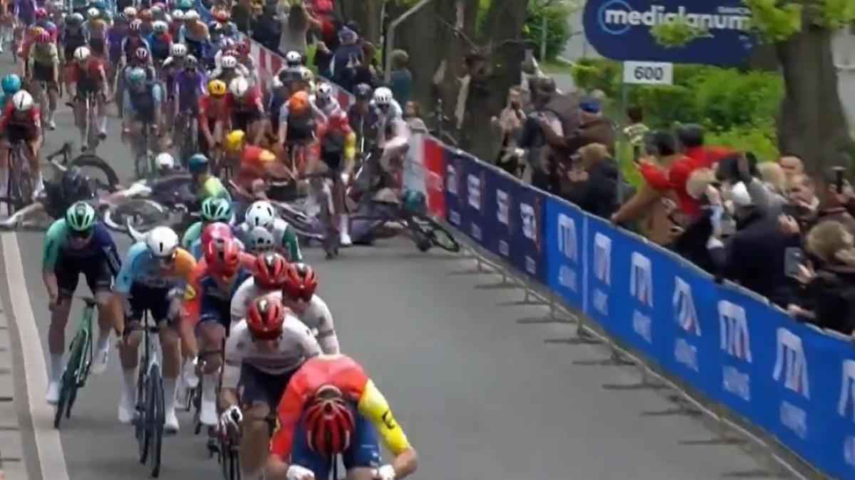 Giro d'italia: massensturz überschattet ersten sprint