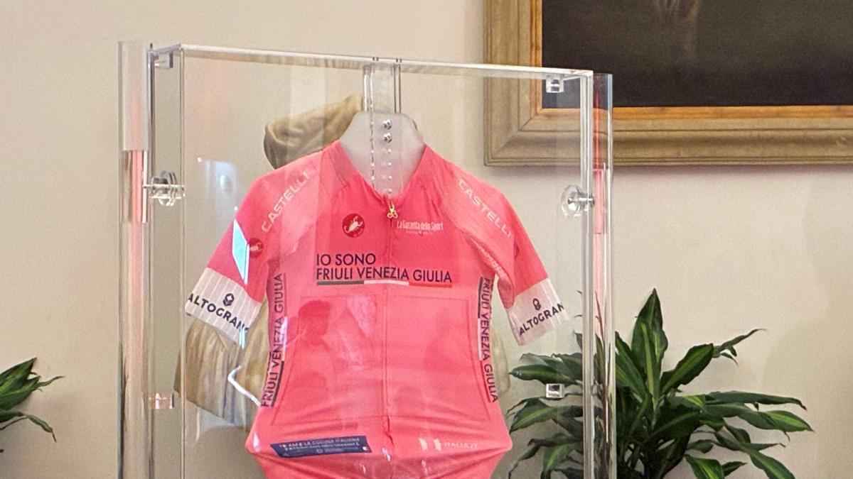 Giro d’italia: rosa mit botschaft – 80 jahre republik!