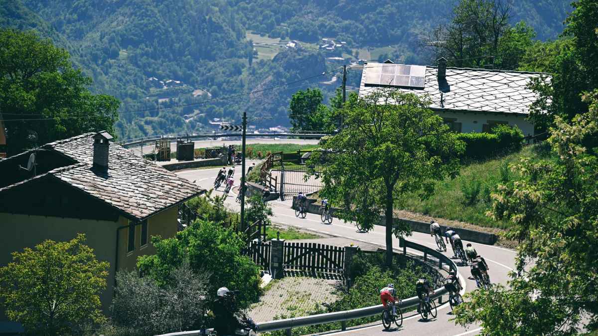 Giro d'italia: van den bossche wettert – sind rennräder neu gedopt?