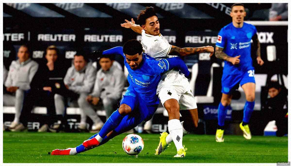 Leverkusen gleicht durch eigentor aus