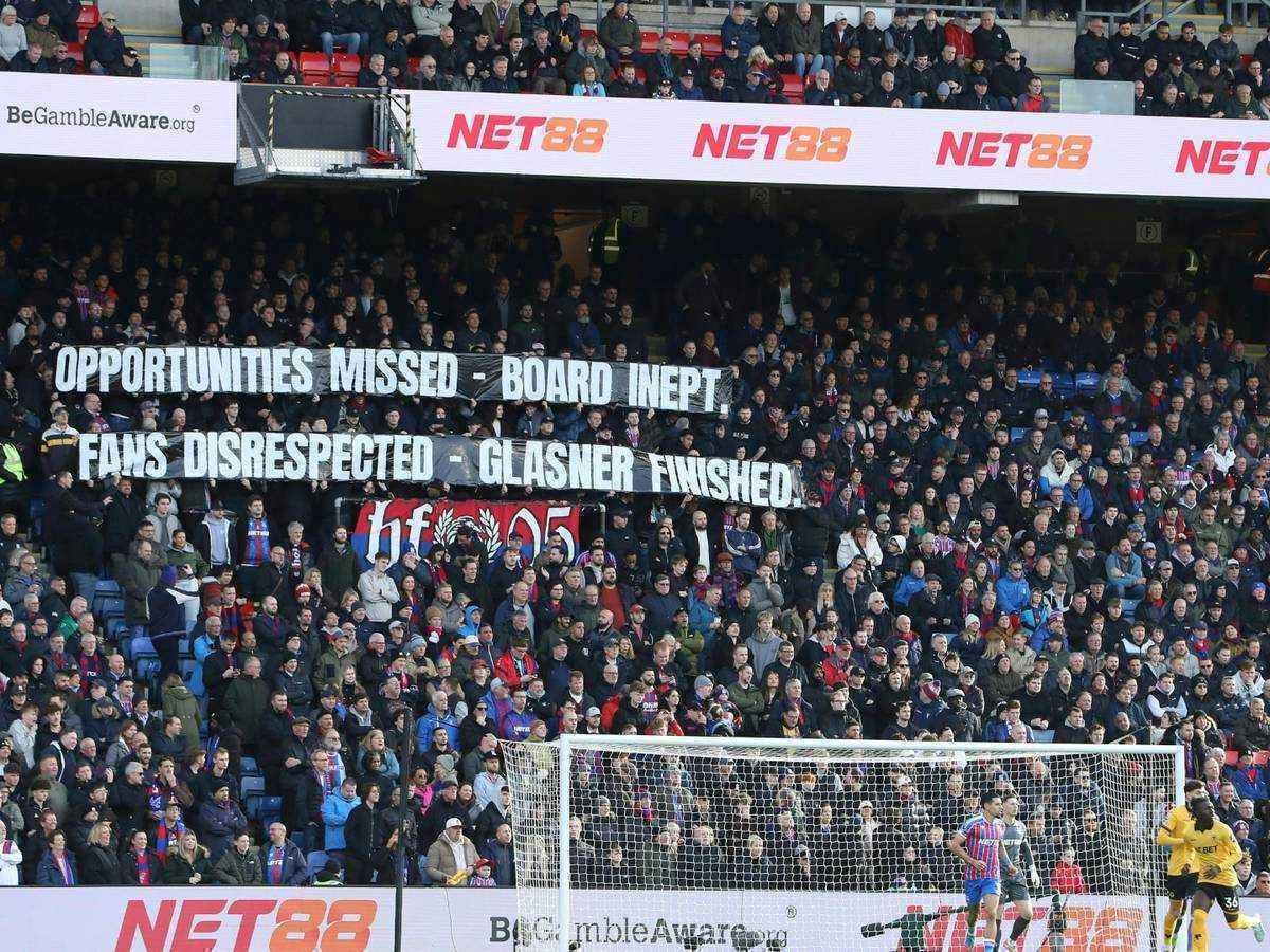Glasner trotz fan-protesten kämpferisch: crystal palace feiert späten sieg