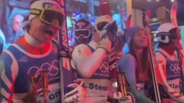 Goldrausch in peking: slowenisches skisprung-team feiert ausgelassen