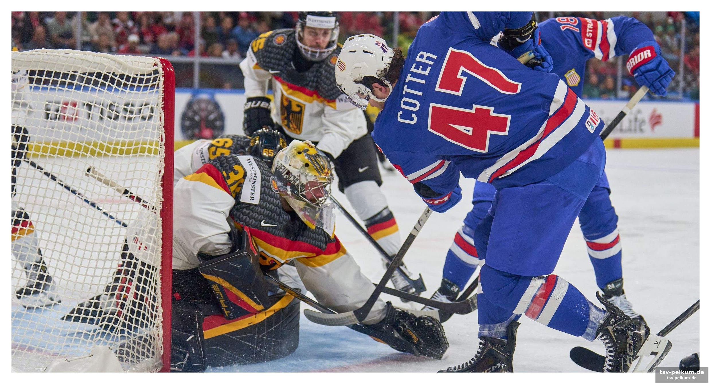 Die bittere szene: hand auf dem puck, aber kein abpfiff