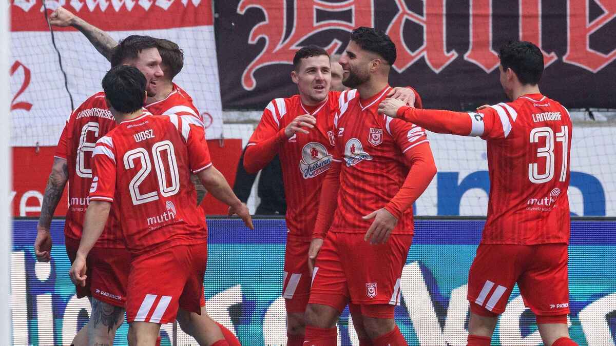 Hallescher fc triumphiert gegen rot-weiß erfurt – fakhros kopfball entscheidet
