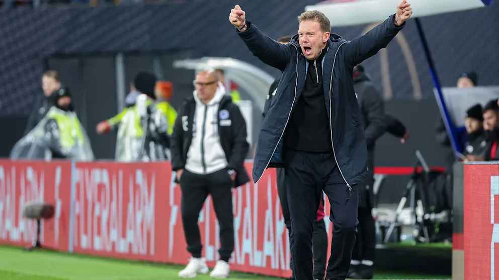 Hammer! Die deutsche Nationalmannschaft checkt ein – in EINER Burg?!