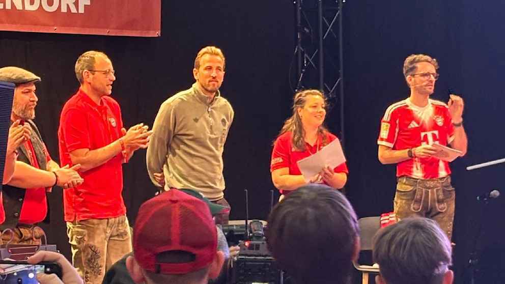 Hammer-Neuigkeiten für Bayern-Fans! Kane überrascht Fanklub mit Besuch!