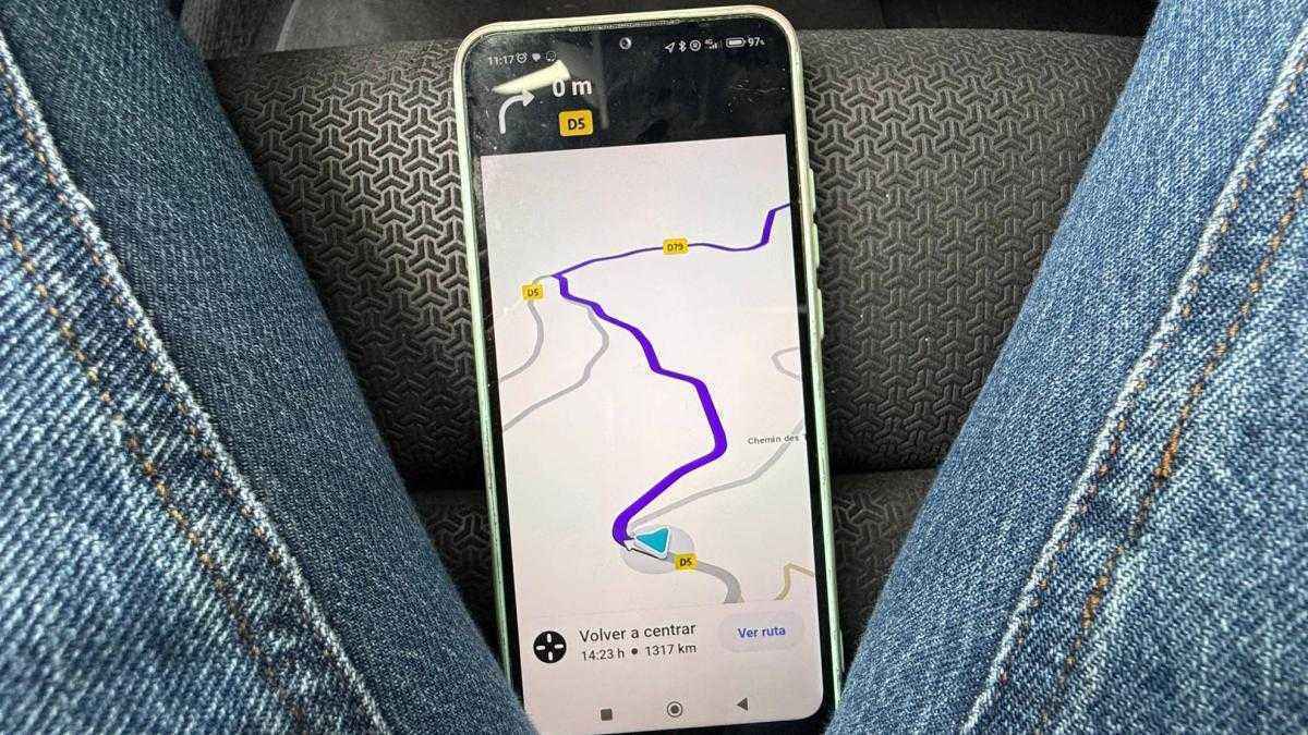 Handy am steuer: so riskieren sie ein bußgeld – auch ohne nutzung