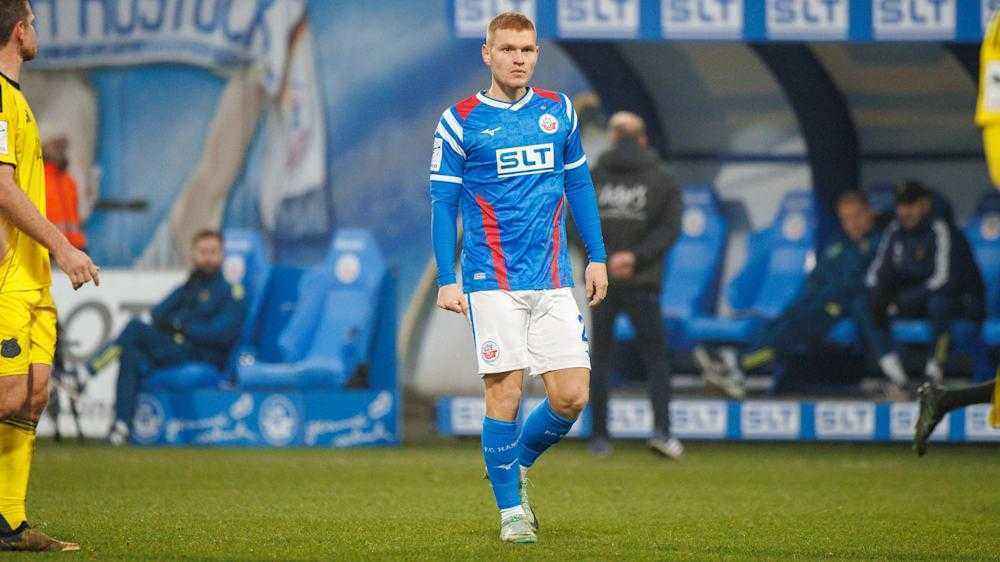 Hansa rostock setzt auf kontinuität: vertragsverlängerungen von hummel und brzozowski