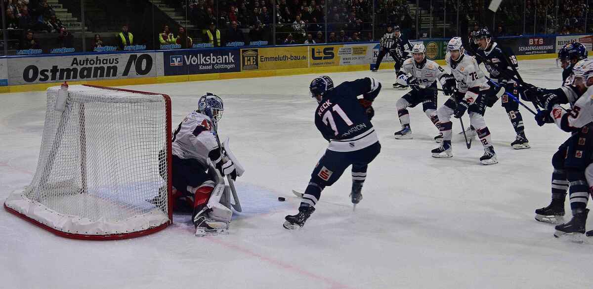 Historischer hattrick: keck führt die kassel huskies zum sieg