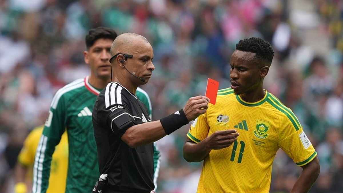 Historisches chaos in mexiko: drei rote karten beim wm-auftakt!