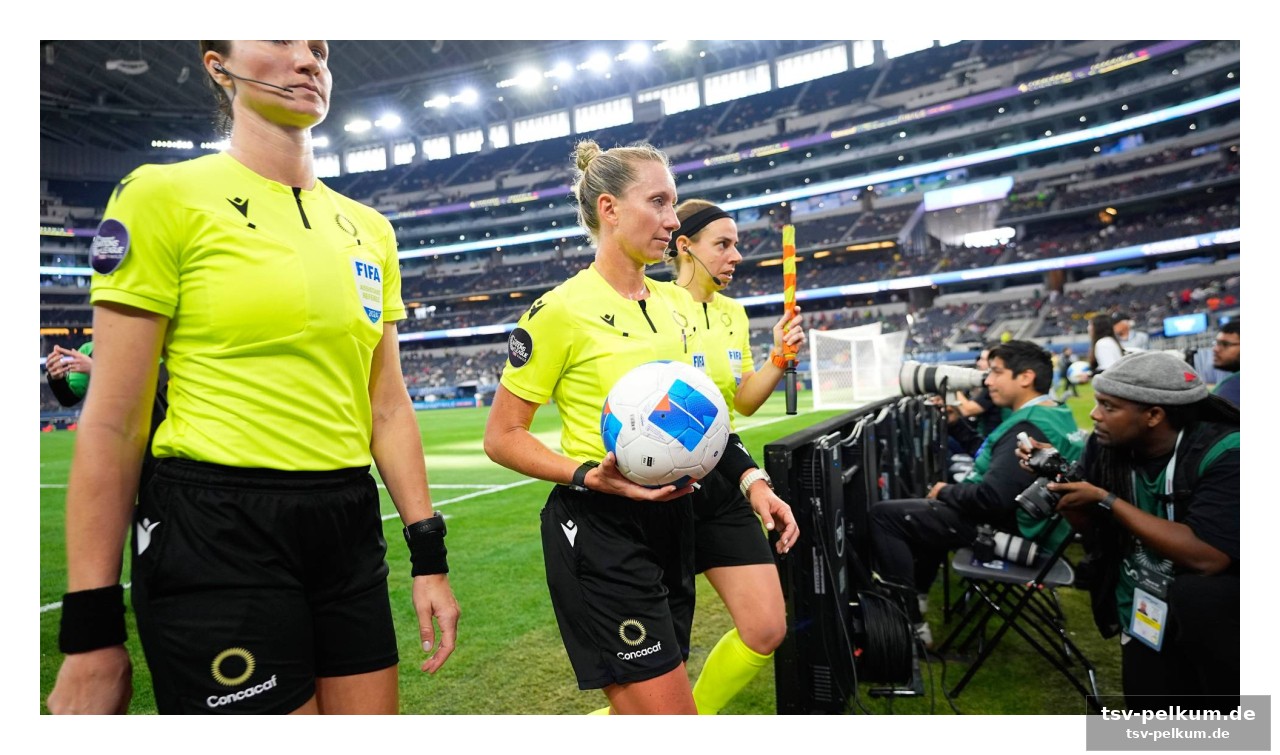 Drei frauen pfeifen das duell der hoffnungsträger