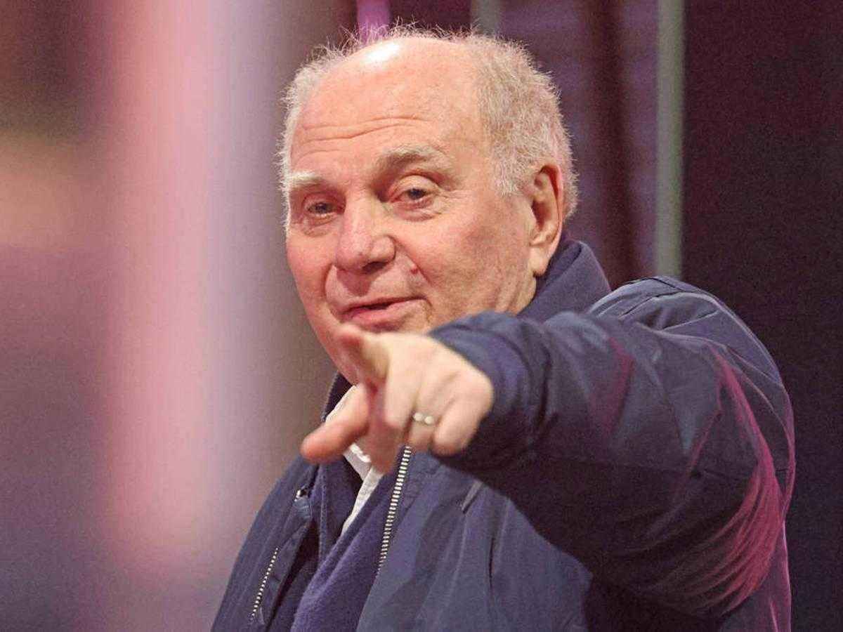 Hoeneß kritisiert berater-gagen bei upamecano-verlängerung