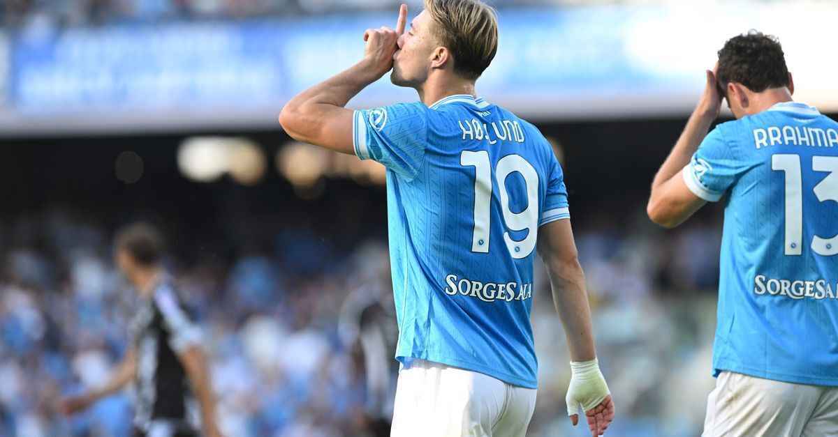 Hojlund schwärmt von neapel: "maradona war einfach eine andere liga!"
