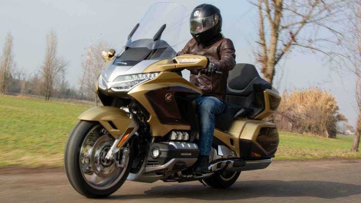 Honda gold wing 50th anniversary: 50 jahre königin der straße – ein ritt auf der mächtigsten reiseyacht der welt