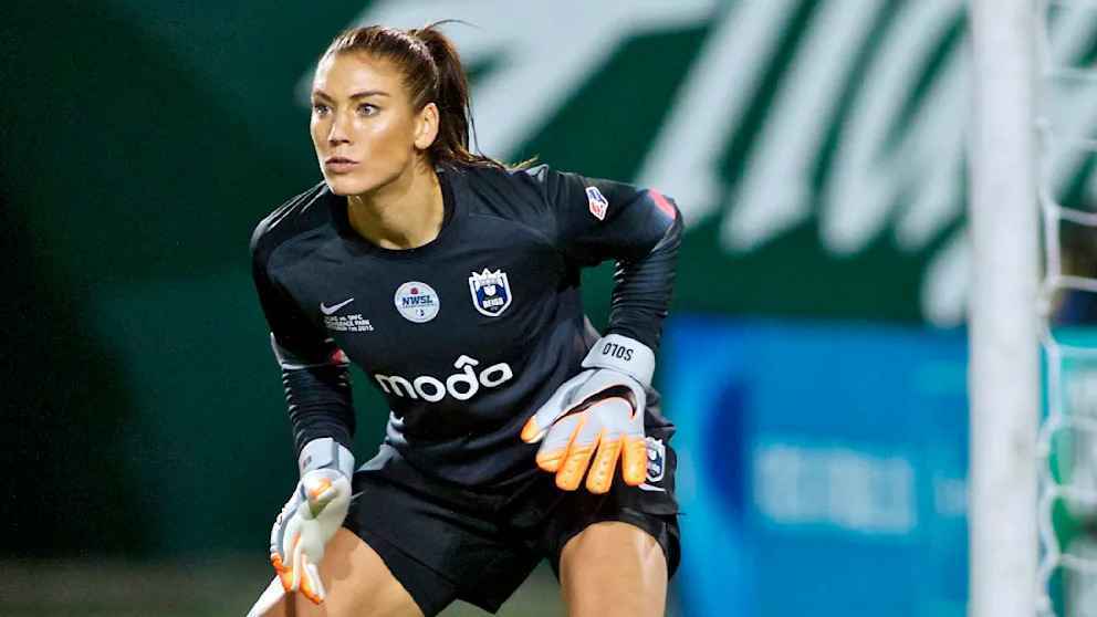 Hope solo gibt überraschendes comeback: doppelrolle beim the soccer tournament 2026