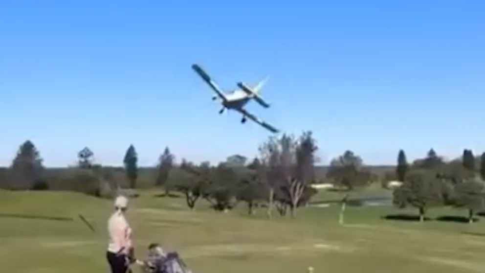 Horror-Szenario in Australien: Flugzeug stürzt auf Golfplatz ab!