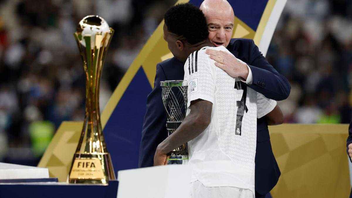 Infantino entsetzt über rassistische beleidigungen gegen vinícius júnior