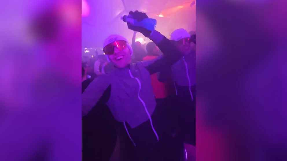 Influencer-brüder sorgen für aufsehen auf olympia-party – jogginghosen-einsatz
