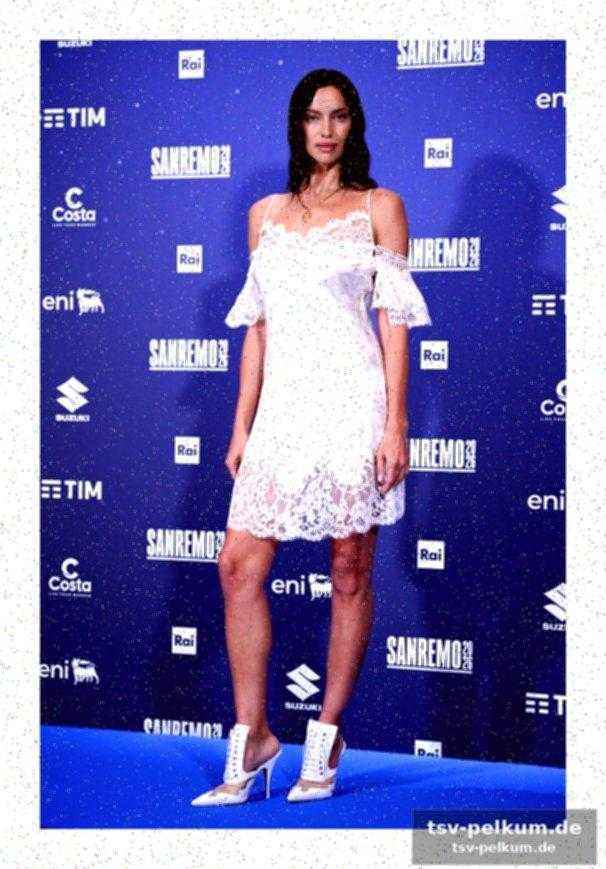Ein kleid, das blicke fängt